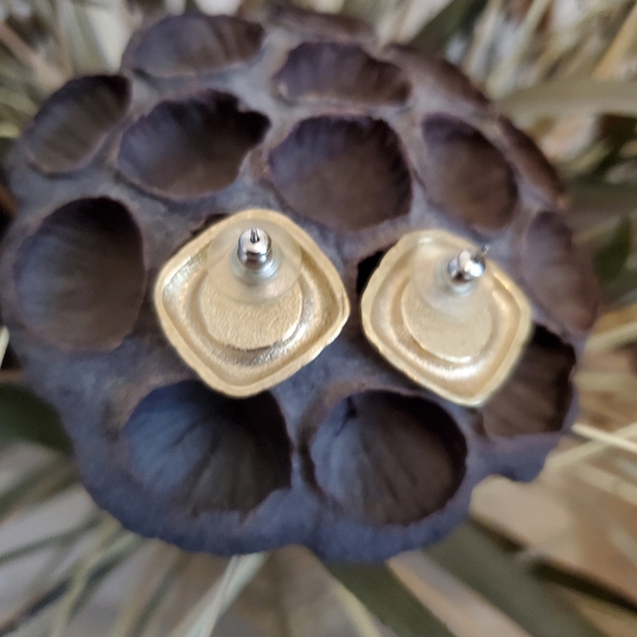 Avon Earrings - Picture 2 of 2